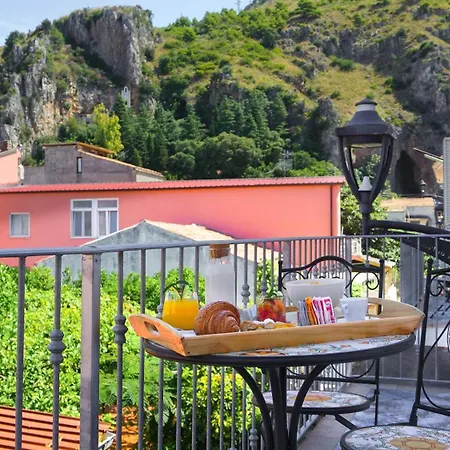 Praja Vecchia Bed & Breakfast